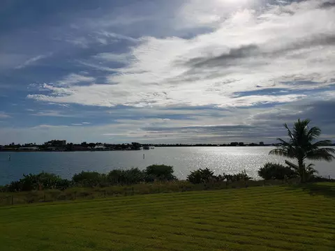 4 Harbour Isle Dr E #203, Fort Pierce, FL 34949