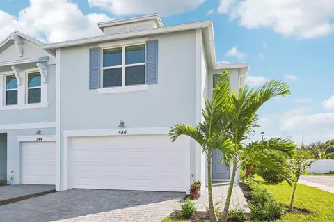 540 Salisbury Cir, Fort Pierce, FL 34982