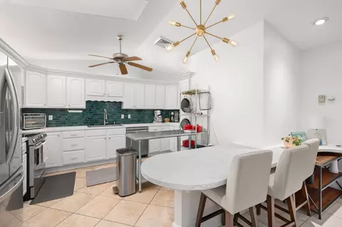 1433 Captains Walk #18D, Fort Pierce, FL 34950
