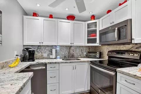 27 Fanshaw A, Boca Raton, FL 33434