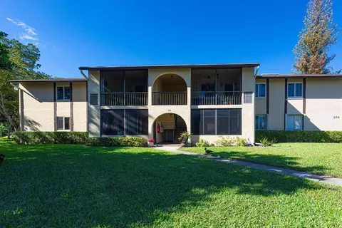 308 Pine Ridge Cir #D-2, Greenacres, FL 33463