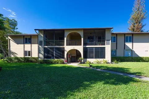 308 Pine Rdg #D-2, Greenacres, FL 33463