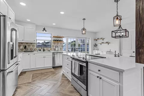 337 Cypress Ln, Palm Springs, FL 33461