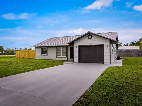 1627 SE Monroe St, Stuart, FL 34997