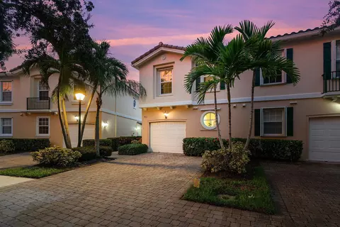 462 Capistrano Dr, Palm Beach Gardens, FL 33410