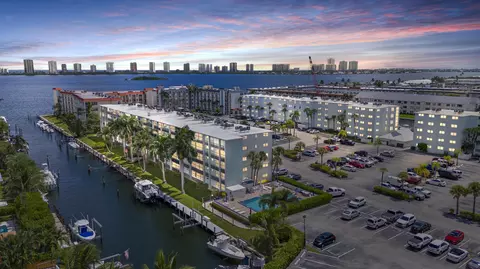 109 Paradise Harbour #211, North Palm Beach, FL 33408