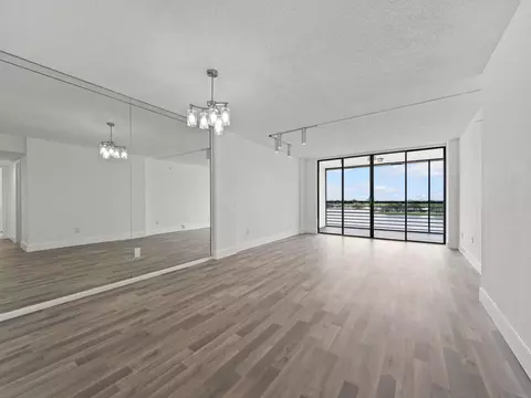 20840 San Simeon Way #706, Miami, FL 33179