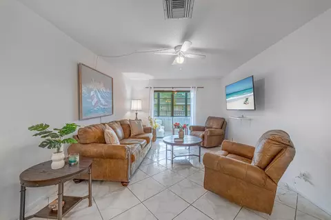 2121 NE 1st Ct #204, Boynton Beach, FL 33435