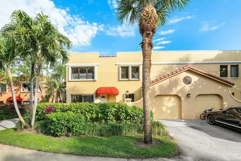 82 Uno Lago Dr, Juno Beach, FL 33408