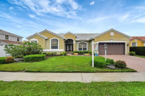 18570 Serena Pointe Ln, Boca Raton, FL 33496