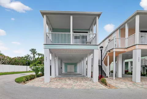301 NE Coastal Dr, Jensen Beach, FL 34957