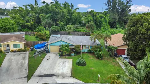 3667 Brooklyn Ln, Lake Worth, FL 33461