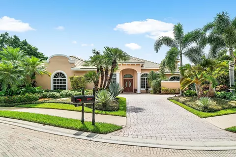 137 Pembroke Dr, Palm Beach Gardens, FL 33418