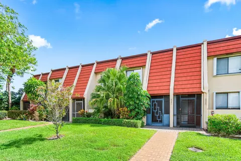 4527 Luxemburg Ct, Lake Worth, FL 33467