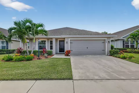 868 NE Whistling Duck Way, Port Saint Lucie, FL 34983