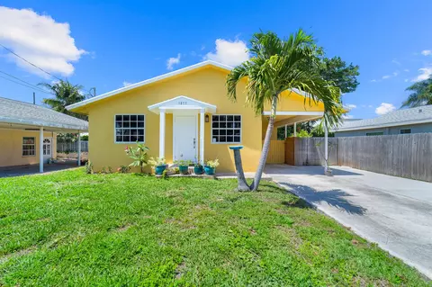 1853 Holman Dr, Juno Beach, FL 33408