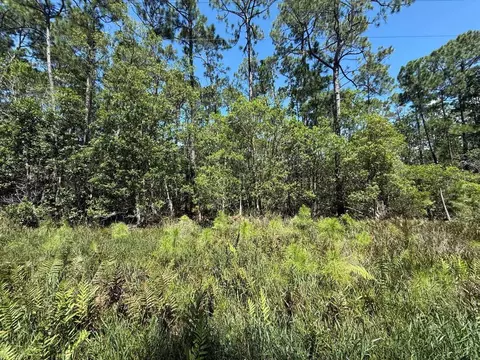 210 SE 2nd St, Georgetown, FL 32139