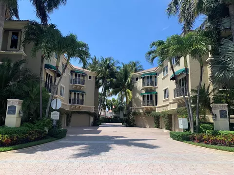921 Osceola Dr #8, Boca Raton, FL 33432