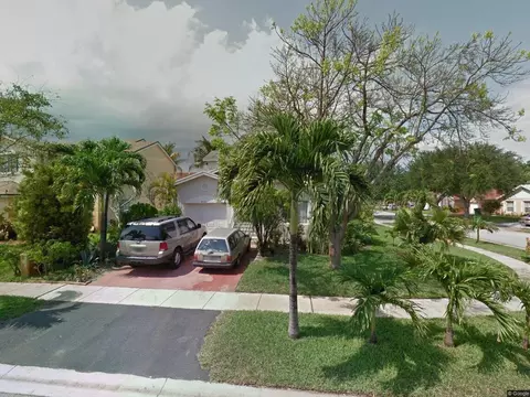8741 SW 10th St, Pembroke Pines, FL 33025