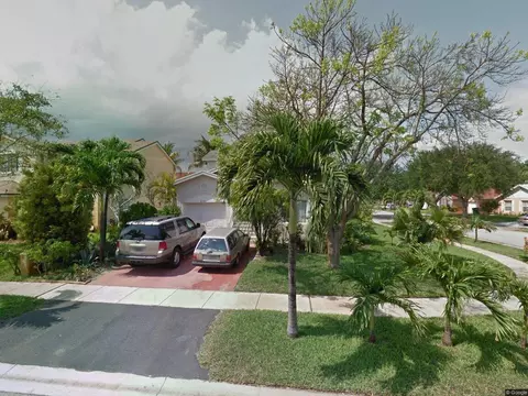 8741 SW 10th St, Pembroke Pines, FL 33025