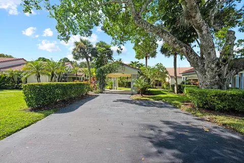 2244 Las Casitas Dr, Wellington, FL 33414