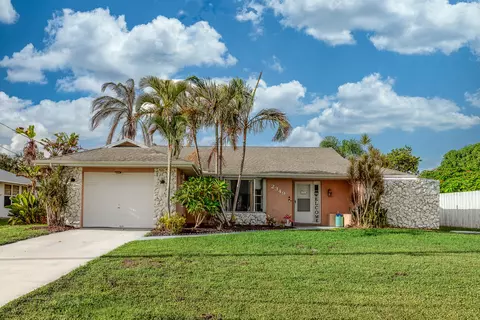 2349 SE Avalon Rd, Port Saint Lucie, FL 34952