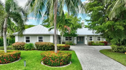 4 Rio Vista Dr, Sewalls Point, FL 34996