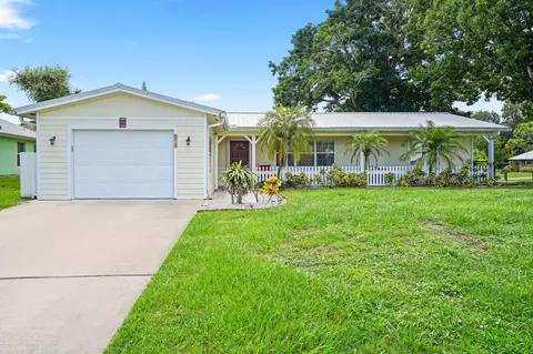 573 Alamanda Ave, Sebastian, FL 32958