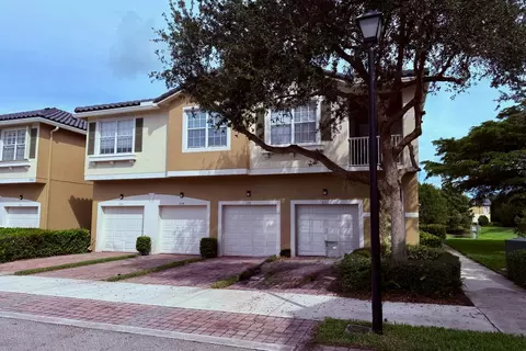 1561 SE Hampshire Way #104, Stuart, FL 34994