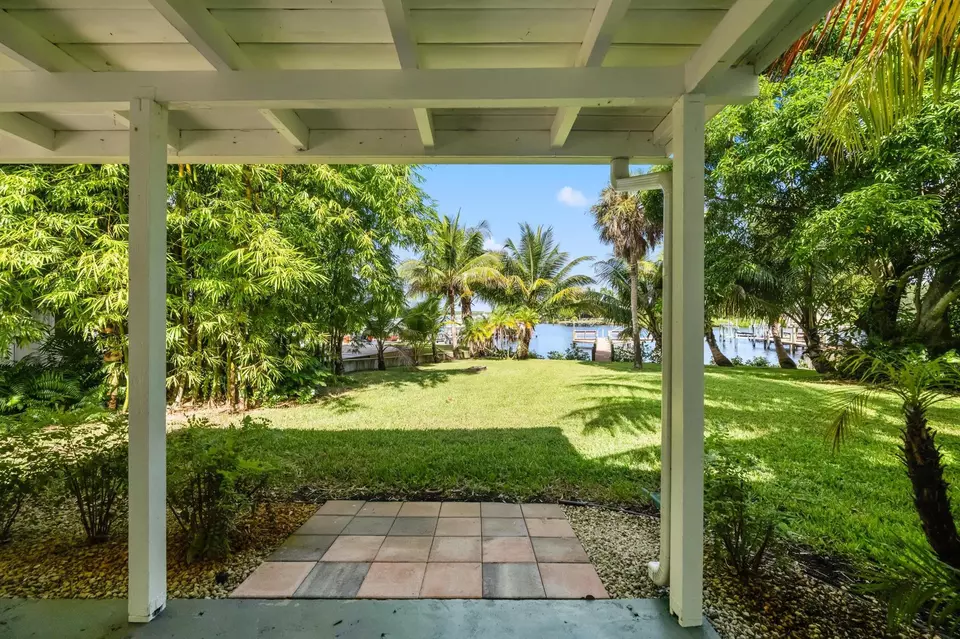 Exterior - 1408 SW Palm City Rd, Stuart, FL 34994 photo 4 of 10