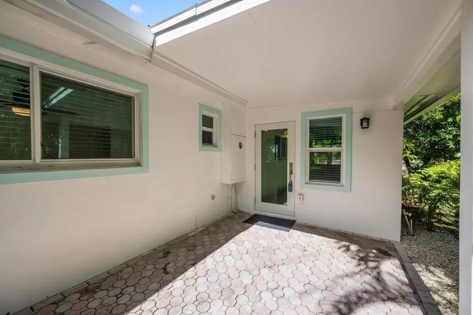 Exterior - 1408 SW Palm City Rd, Stuart, FL 34994 photo 3 of 10