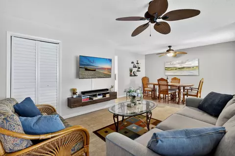 242 High Point Ct W # B, Delray Beach, FL 33445