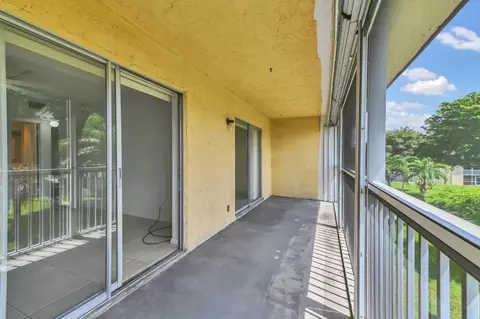 700 Village Green Ct #314, Palm Springs, FL 33461