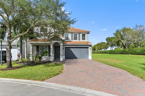8639 Tally Ho Ln, Royal Palm Beach, FL 33411