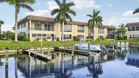 2600 S Kanner Hwy #Q8, Stuart, FL 34994