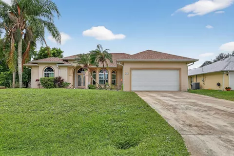 2820 SE Tate Ave, Port Saint Lucie, FL 34984