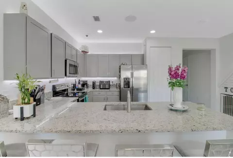 1010 Willow Pl, Riviera Beach, FL 33410