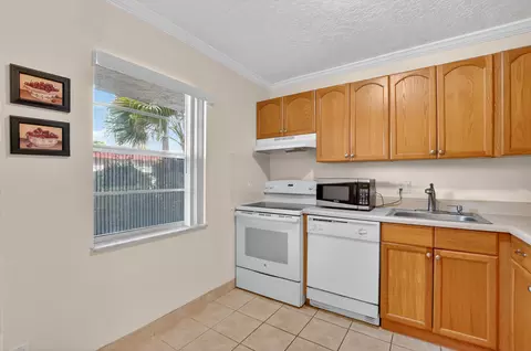 6 Abbey Ln #106, Delray Beach, FL 33446