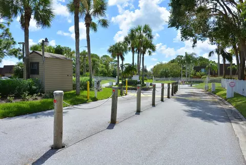 5818 SE Windsong Ln #212, Stuart, FL 34997