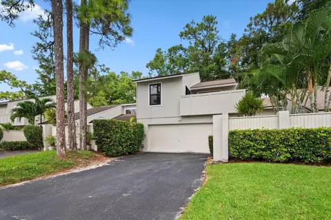 669 Spinnaker Ct, Wellington, FL 33414