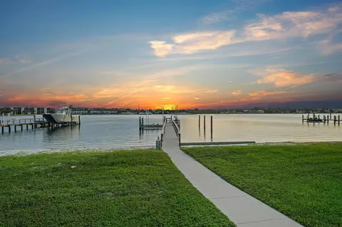 View/Area - 613 S Beach Rd, Jupiter, FL 33469 photo 7 of 10