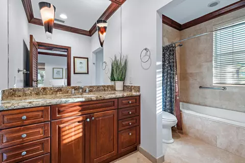 Bath - 613 S Beach Rd, Jupiter, FL 33469 photo 6 of 10