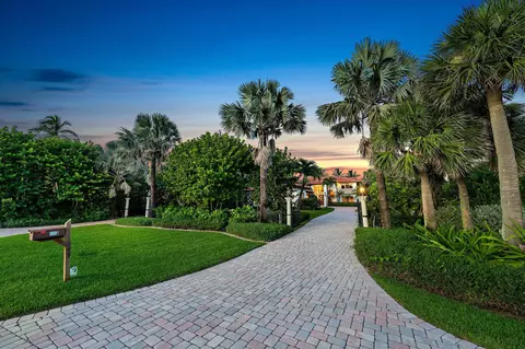 Exterior - 613 S Beach Rd, Jupiter, FL 33469 photo 13 of 17