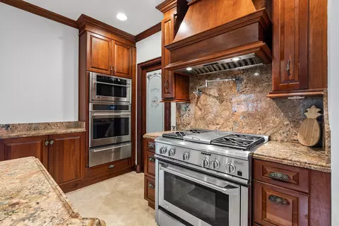 Kitchen - 613 S Beach Rd, Jupiter, FL 33469 photo 3 of 6