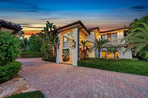 Exterior - 613 S Beach Rd, Jupiter, FL 33469 photo 12 of 17
