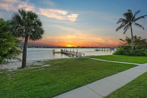 View/Area - 613 S Beach Rd, Jupiter, FL 33469 photo 6 of 10