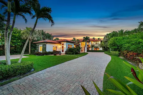 Exterior - 613 S Beach Rd, Jupiter, FL 33469 photo 14 of 17