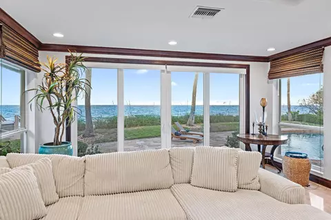 Living - 613 S Beach Rd, Jupiter, FL 33469 photo 3 of 8