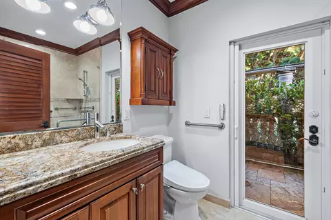 Bath - 613 S Beach Rd, Jupiter, FL 33469 photo 4 of 10