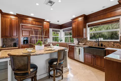 Kitchen - 613 S Beach Rd, Jupiter, FL 33469 photo 4 of 6